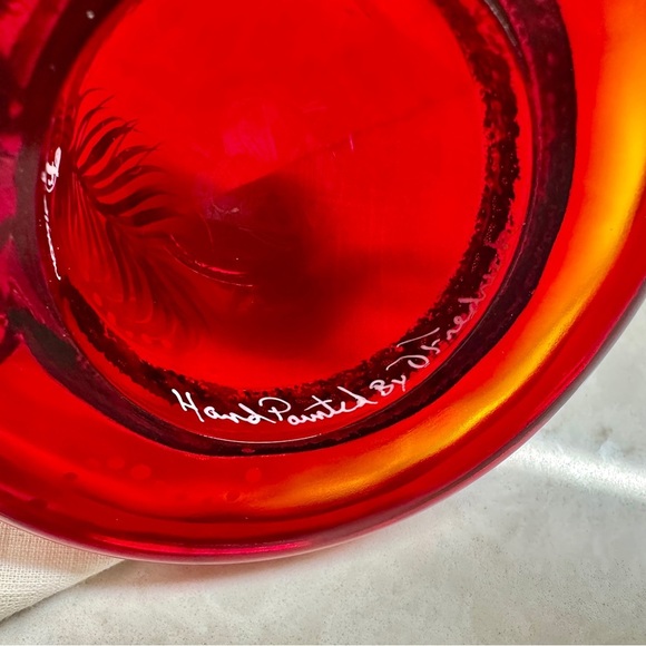 FENTON, HAND-PAINTED RED GLASS HAT WITH A PURPLE FEATHER & BOW. - Picture 7 of 15
